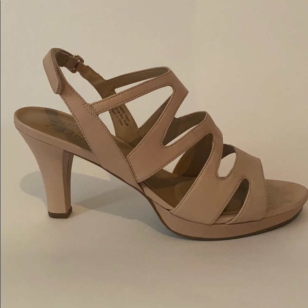 NATURALIZER beige heels Size 9